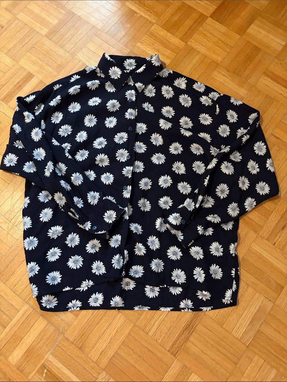 Cottonade Paris FloralShirt with White Daisies. NWOT
